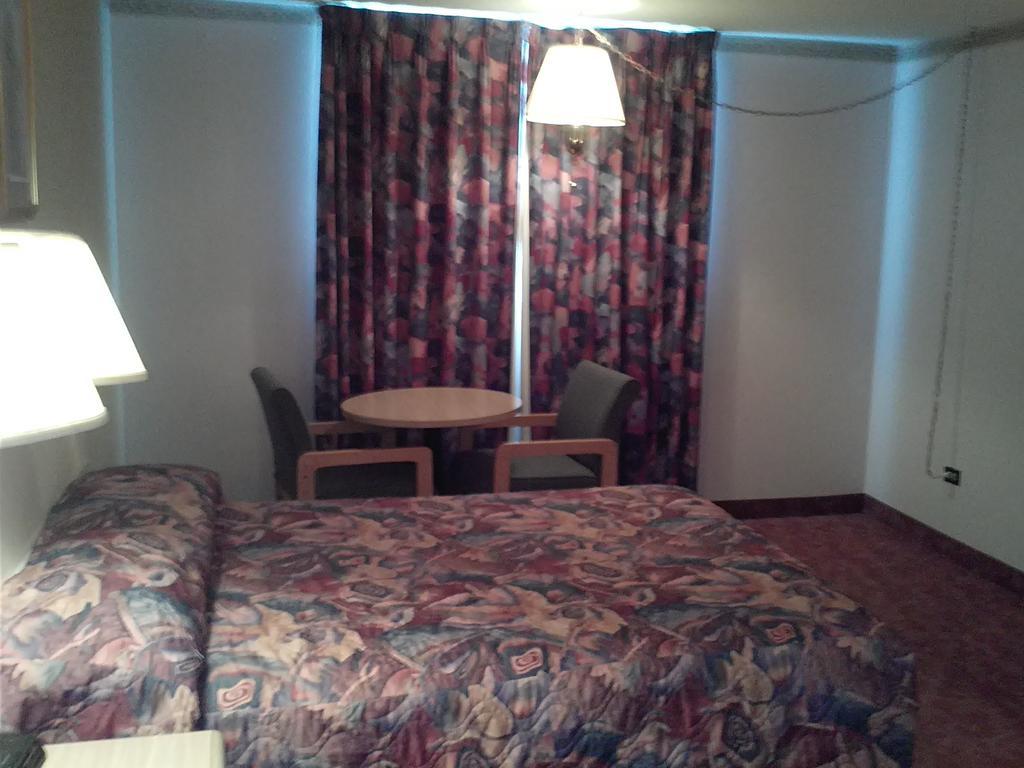 Empire Inn Brandon Exterior photo